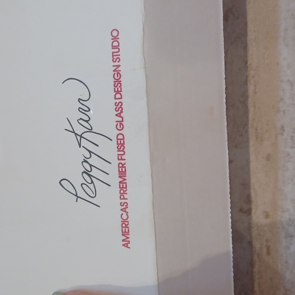 Peggy Karr Glass New Fused Glass 8" Pine Cones & Holly Plate - Picture 3 of 8